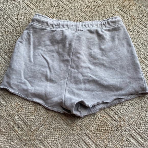 Gray Ivory Ella shorts - Picture 3 of 3